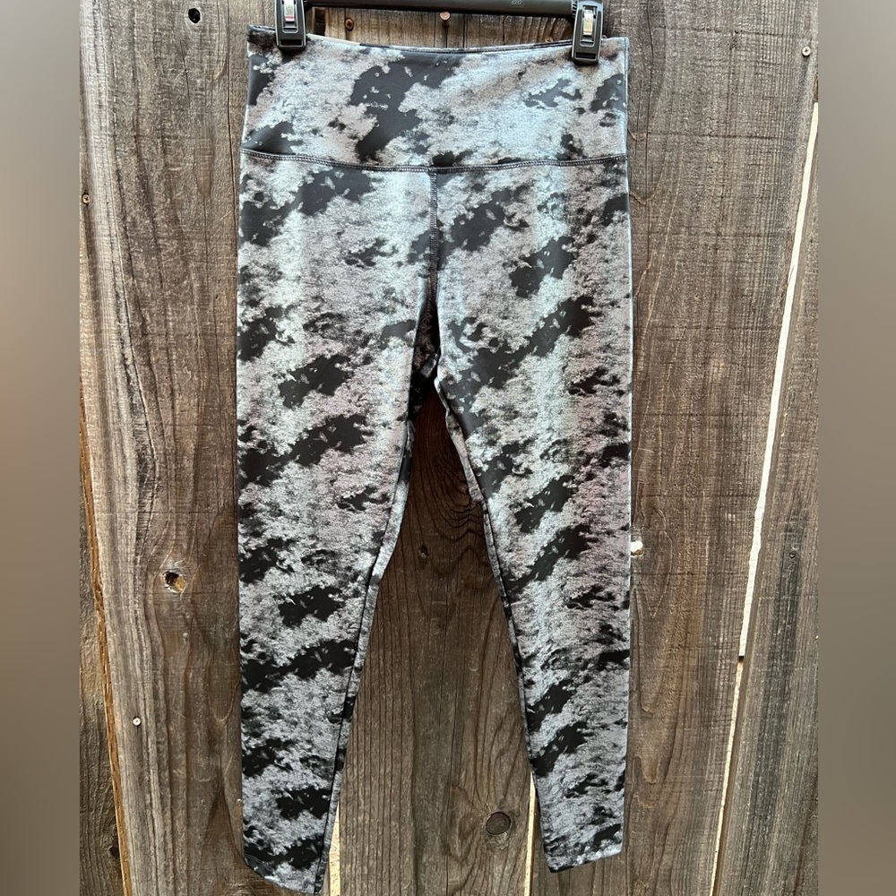 NWT Forever 21 metallic black/silver leggings